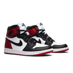 Jordan 1 Retro High Satin Black Toe – lifestyle foto | Purekickz