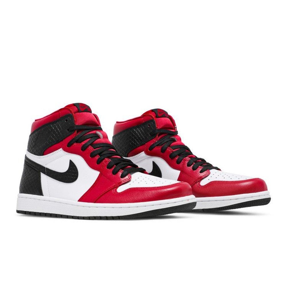Jordan 1 Retro High Satin Snake Chicago – lifestyle foto | Purekickz