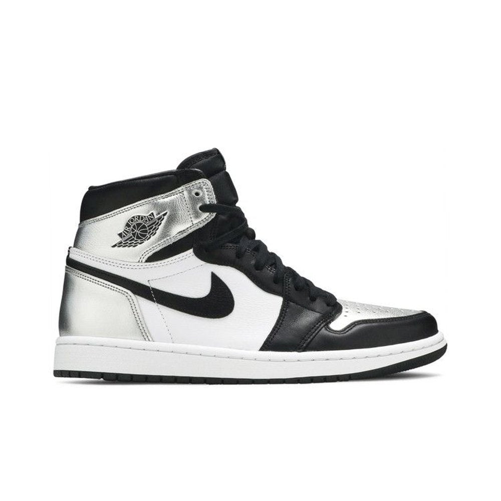 Jordan 1 Retro High Silver Toe (W) – boční pohled | Purekickz
