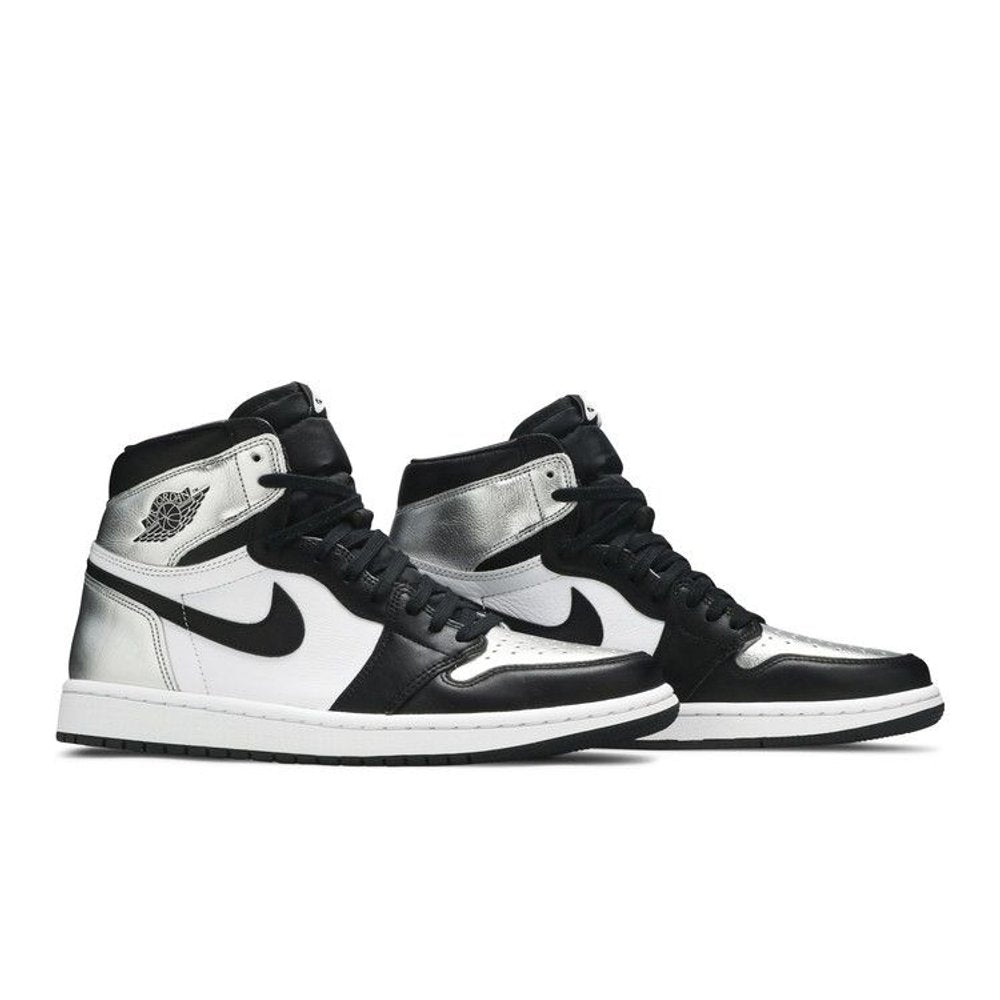 Jordan 1 Retro High Silver Toe (W) – lifestyle foto | Purekickz