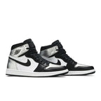 Jordan 1 Retro High Silver Toe (W) – lifestyle foto | Purekickz