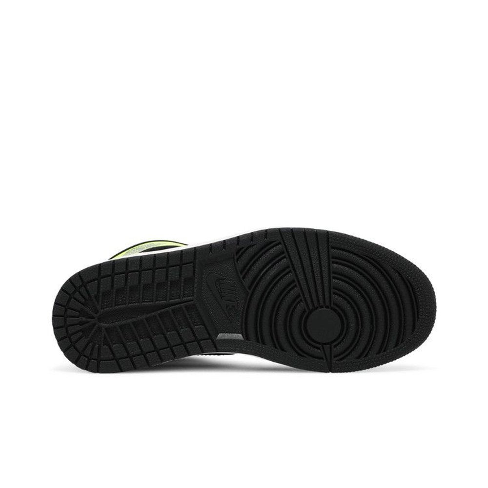Jordan 1 Retro High White Black Volt University Gold – zadní pohled | Purekickz
