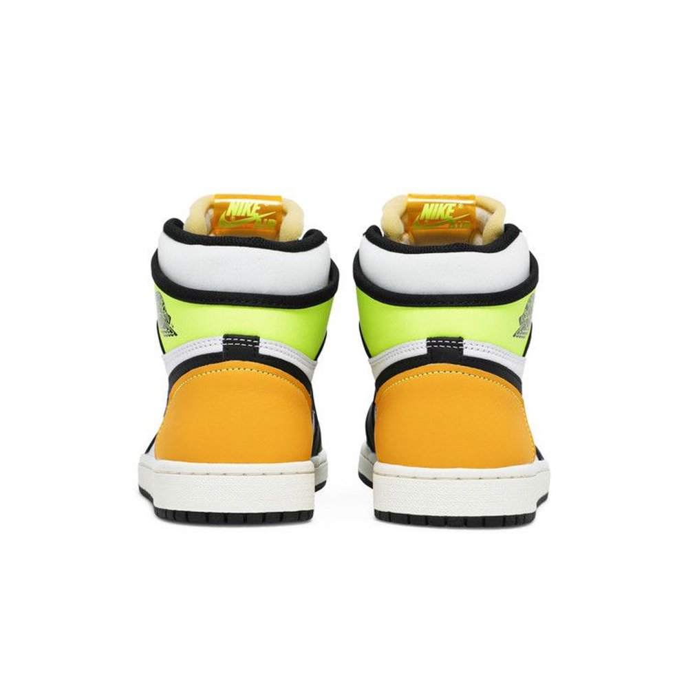 Jordan 1 Retro High White Black Volt University Gold – podrážka | Purekickz