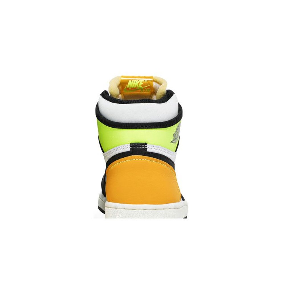 Jordan 1 Retro High White Black Volt University Gold – detail materiálu | Purekickz