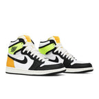 Jordan 1 Retro High White Black Volt University Gold – lifestyle foto | Purekickz