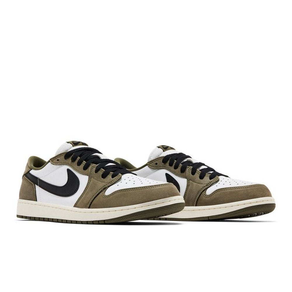 Jordan 1 Retro Low Medium Olive – lifestyle foto | Purekickz