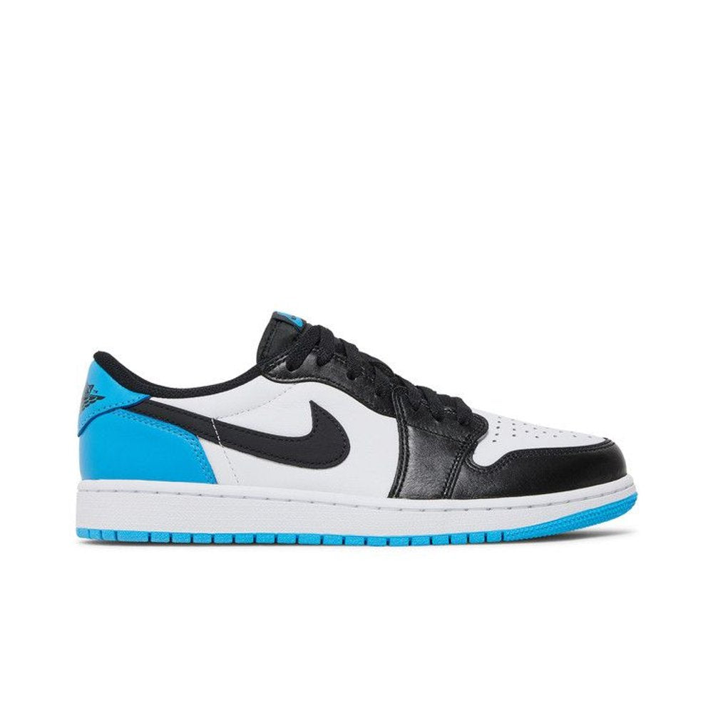 Jordan 1 Retro Low OG Black Dark Powder Blue' – boční pohled | Purekickz