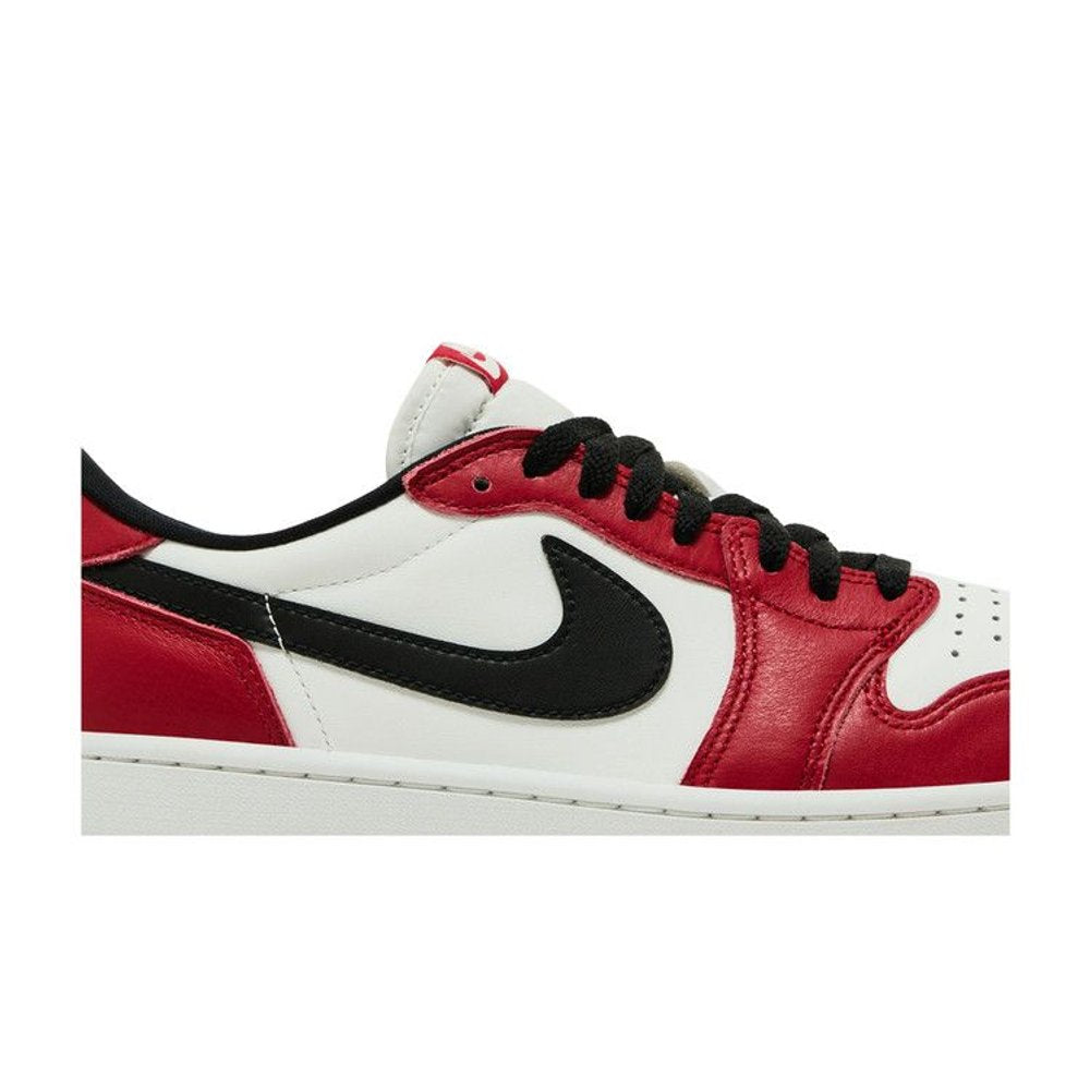 Jordan 1 Retro Low OG Chicago (2025) – detail | Purekickz