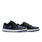 Jordan 1 Retro Low OG Mystic Navy – lifestyle foto | Purekickz