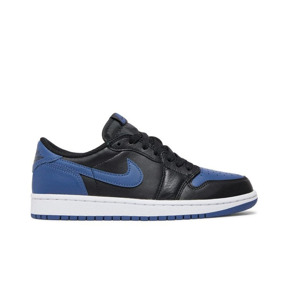 Jordan 1 Retro Low OG Mystic Navy (W) – boční pohled | Purekickz