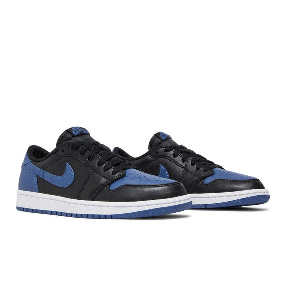 Jordan 1 Retro Low OG Mystic Navy (W) – lifestyle foto | Purekickz