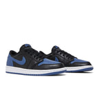 Jordan 1 Retro Low OG Mystic Navy (W) – lifestyle foto | Purekickz