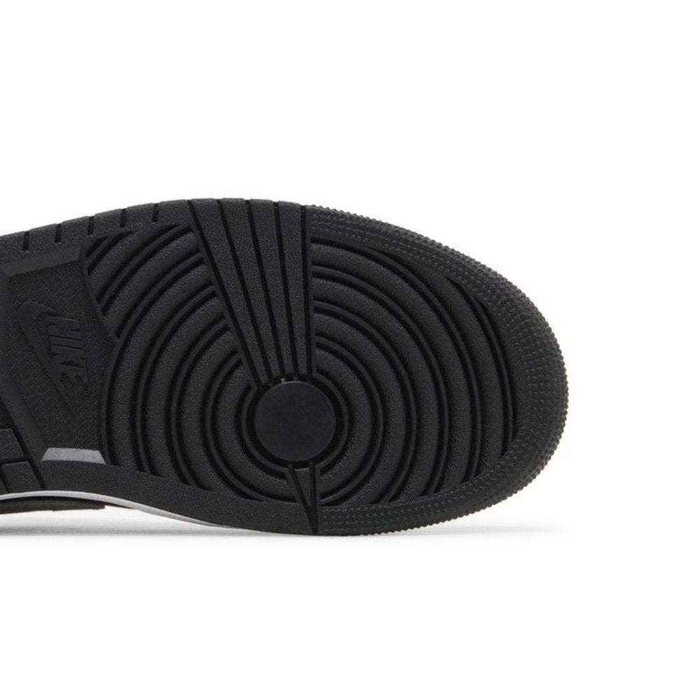 Jordan 1 Retro Low OG Shadow (2024) – pohled shora | Purekickz