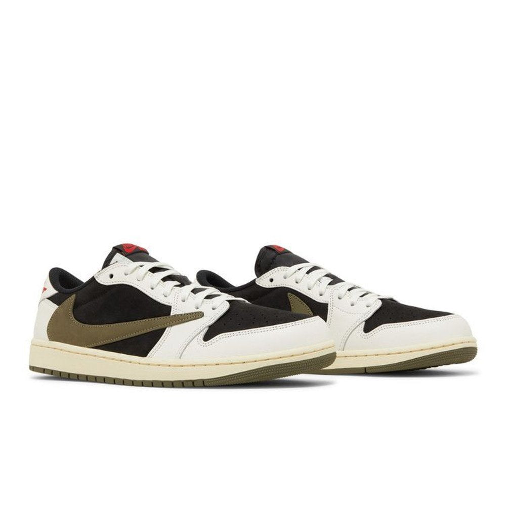 Jordan 1 Retro Low OG SP Travis Scott Olive (W) – lifestyle foto | Purekickz