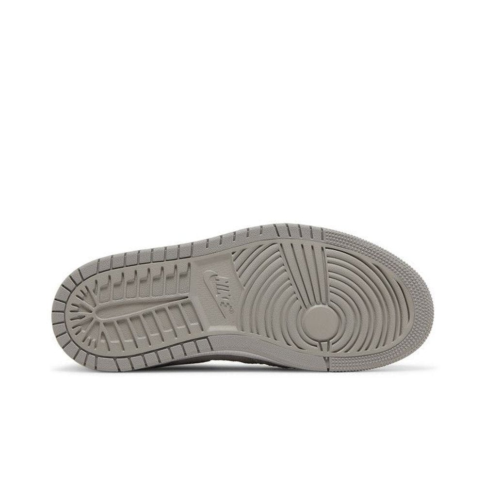 Jordan 1 Zoom CMFT Metallic Silver (W) – zadní pohled | Purekickz