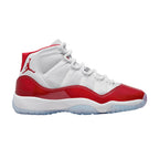 Jordan 11 Retro Cherry (2022) (GS) – boční pohled | Purekickz