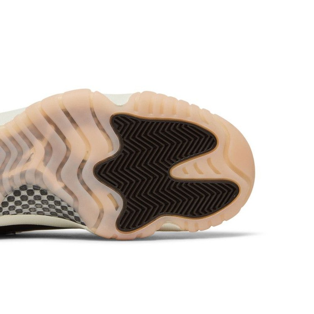 Jordan 11 Retro Neapolitan (W) – pohled shora | Purekickz