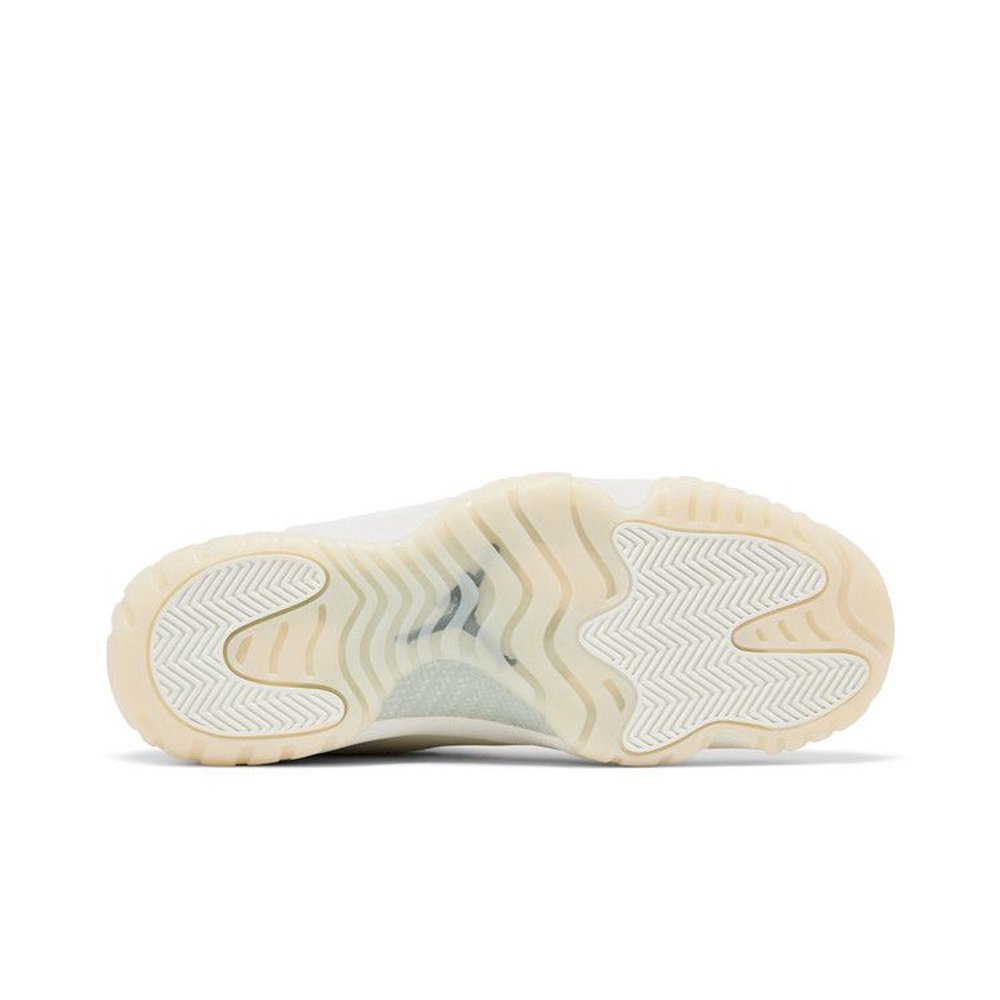 Jordan 11 Retro Pearl (W) – zadní pohled | Purekickz