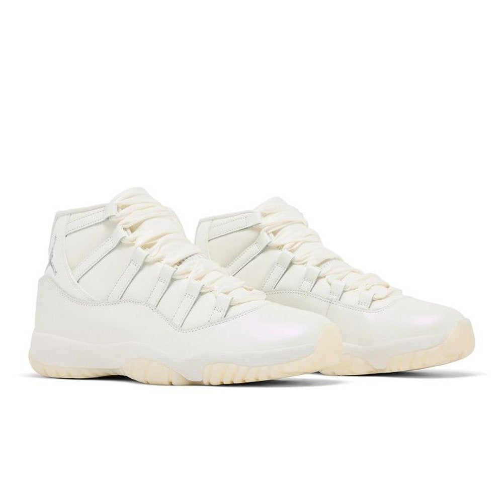 Jordan 11 Retro Pearl (W) – lifestyle foto | Purekickz