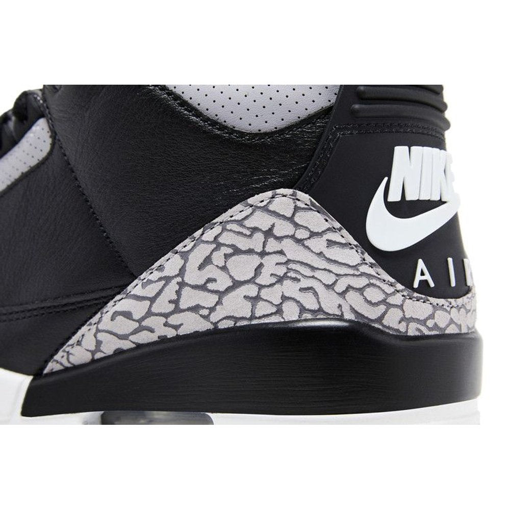 Jordan 3 Retro OG Black Cement (2024) – pohled 10 | Purekickz