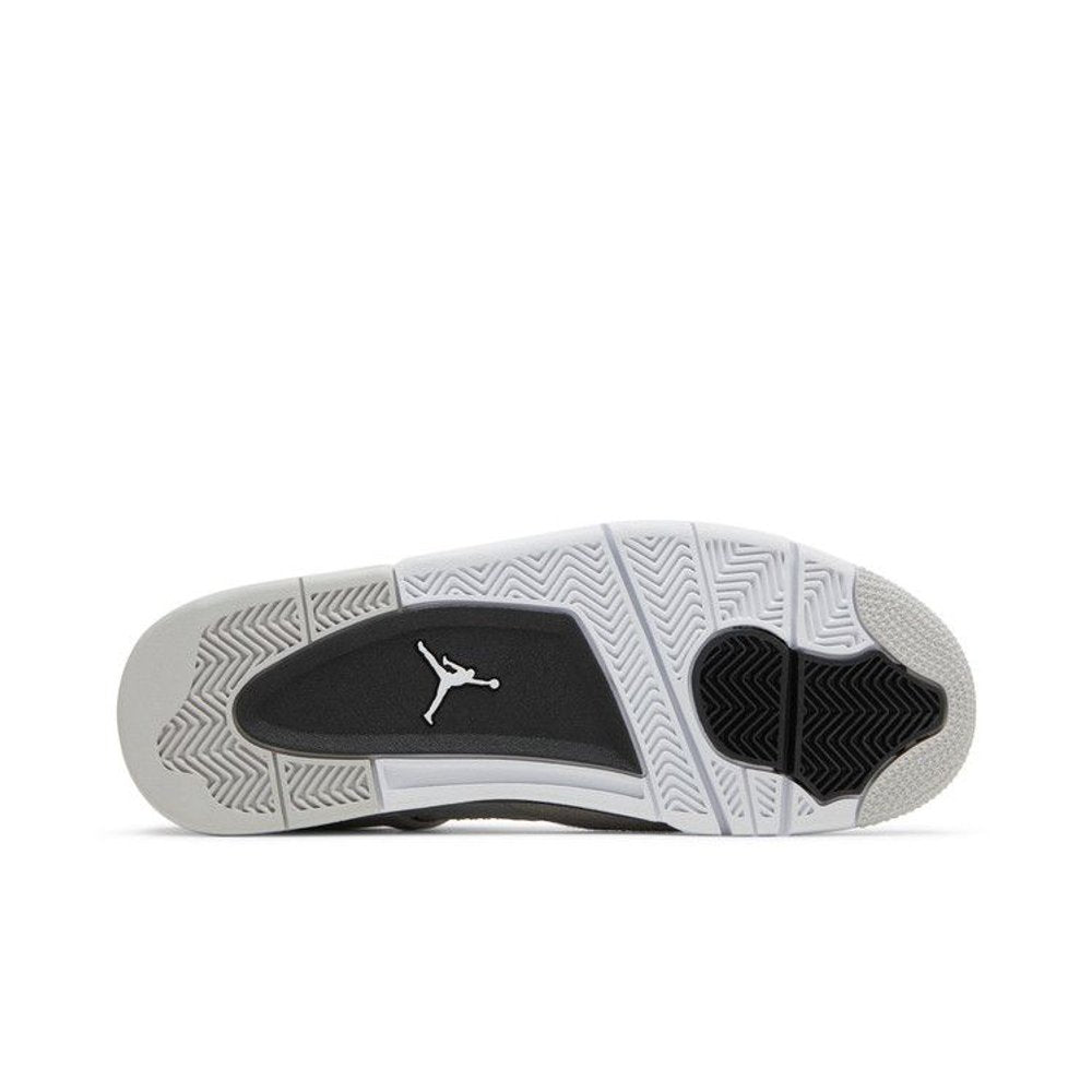 Jordan 4 Military Black – zadní pohled | Purekickz