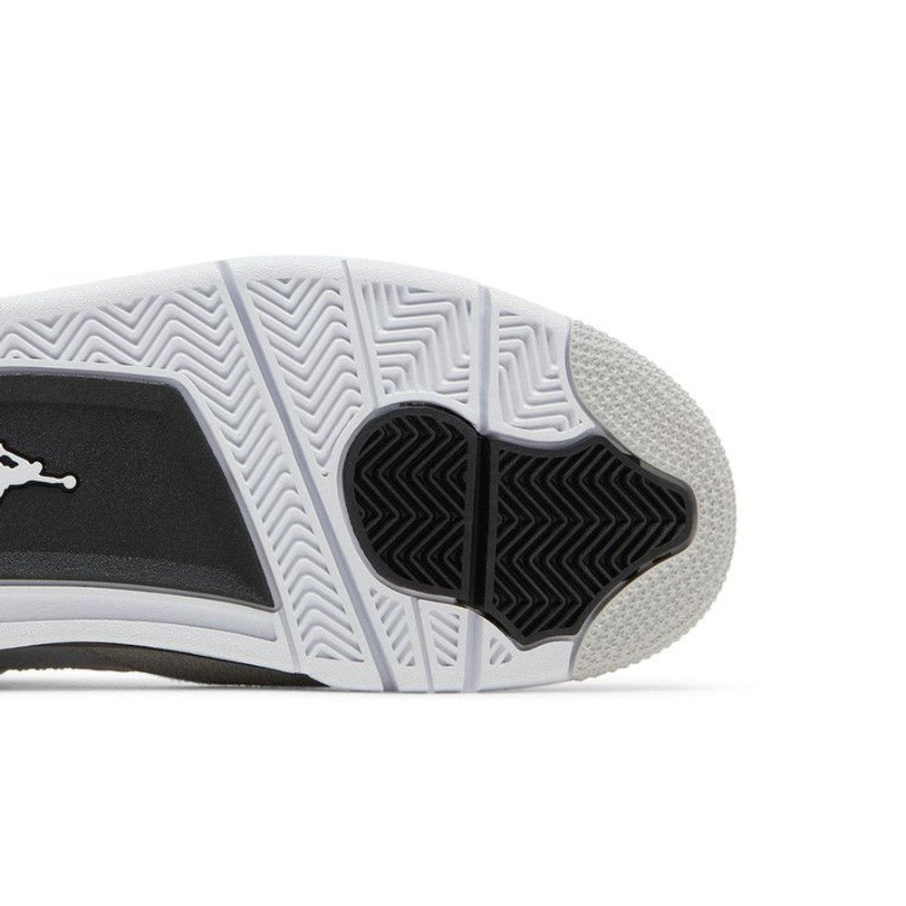 Jordan 4 Military Black – pohled shora | Purekickz