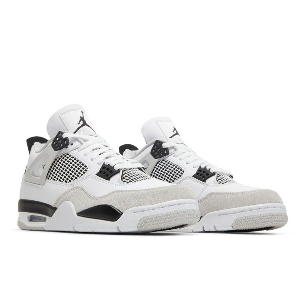 Jordan 4 Military Black – lifestyle foto | Purekickz
