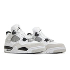 Jordan 4 Military Black – lifestyle foto | Purekickz