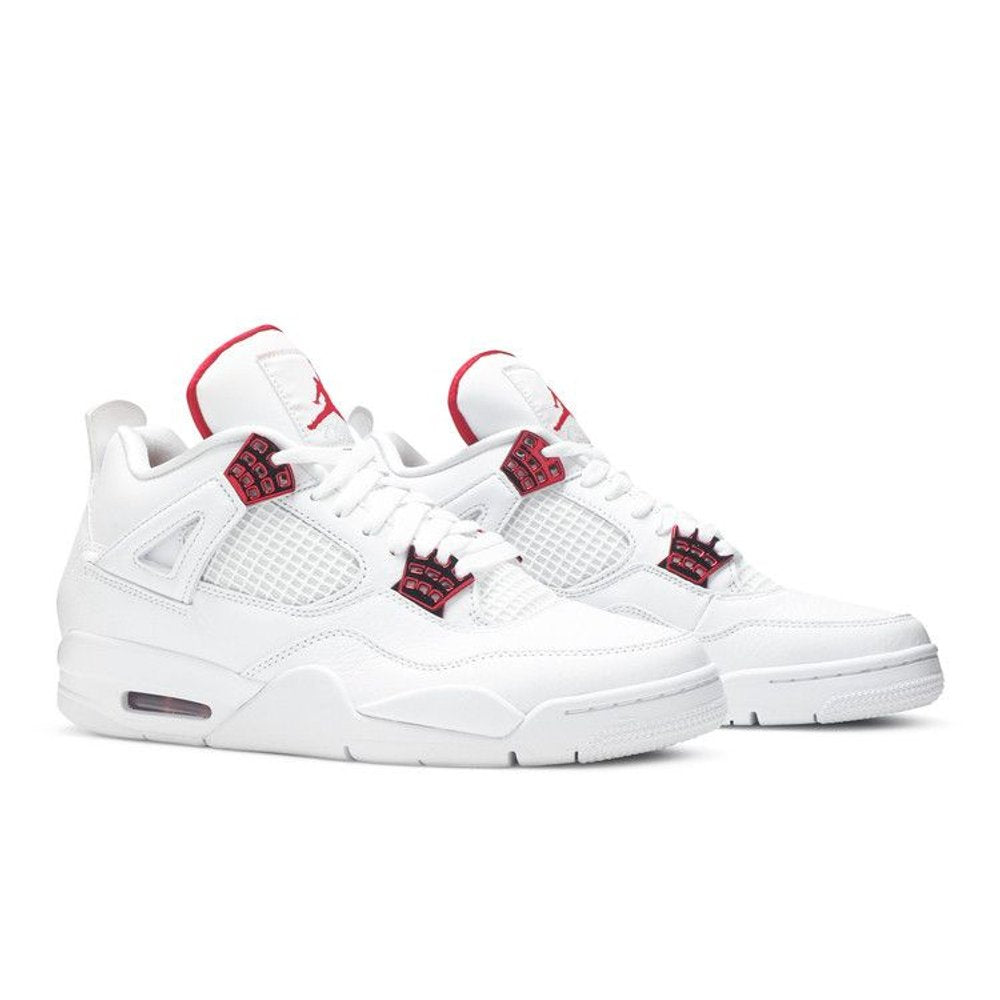 Jordan 4 Retro Metallic Red – lifestyle foto | Purekickz
