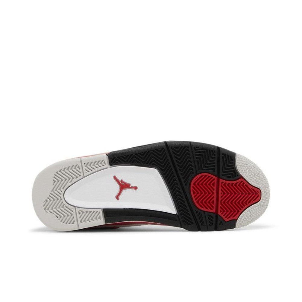 Jordan 4 Retro Red Cement (GS) – zadní pohled | Purekickz