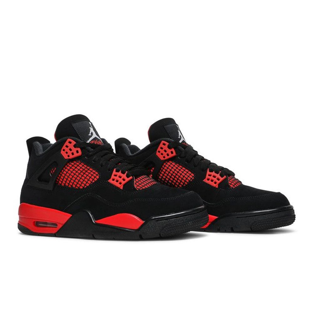 Jordan 4 Retro Red Thunder – lifestyle foto | Purekickz
