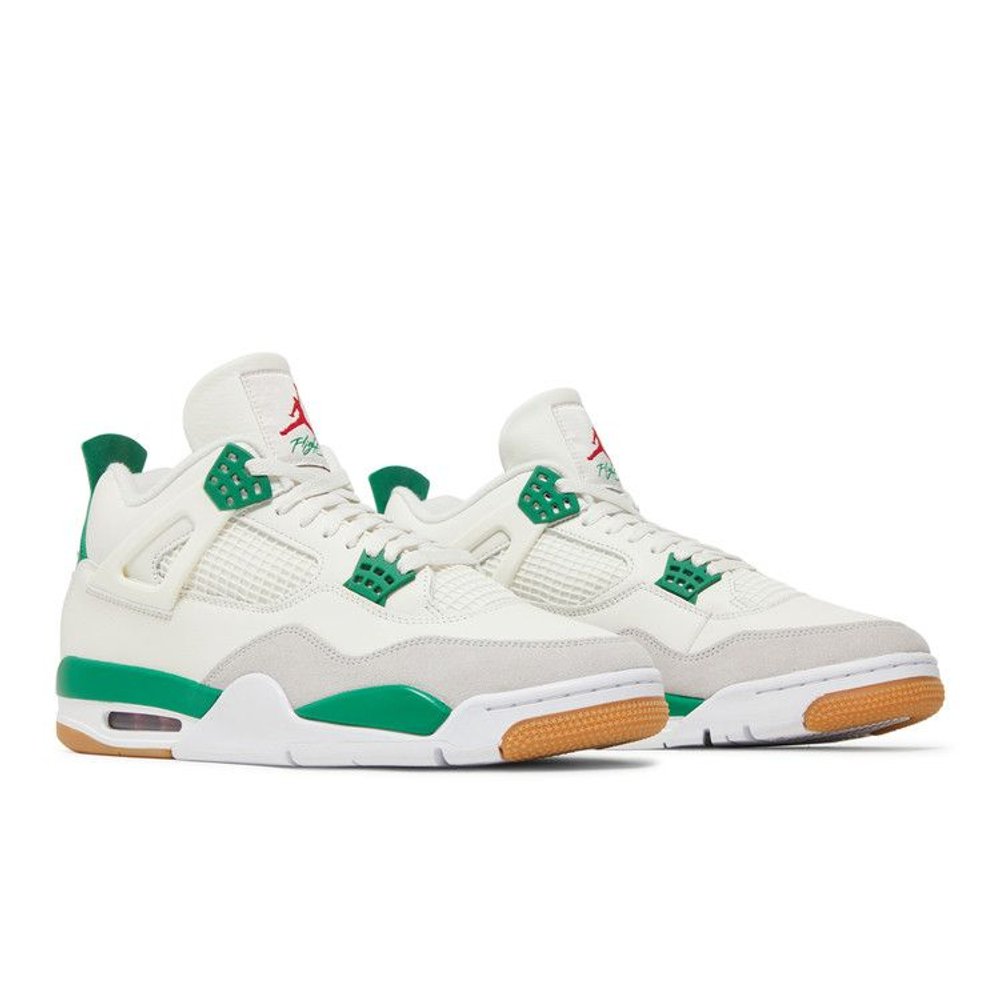 Jordan 4 Retro SB Pine Green – lifestyle foto | Purekickz
