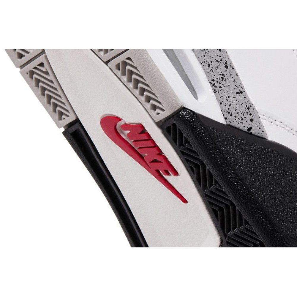 Jordan 4 Retro White Cement (2025) – pohled 10 | Purekickz