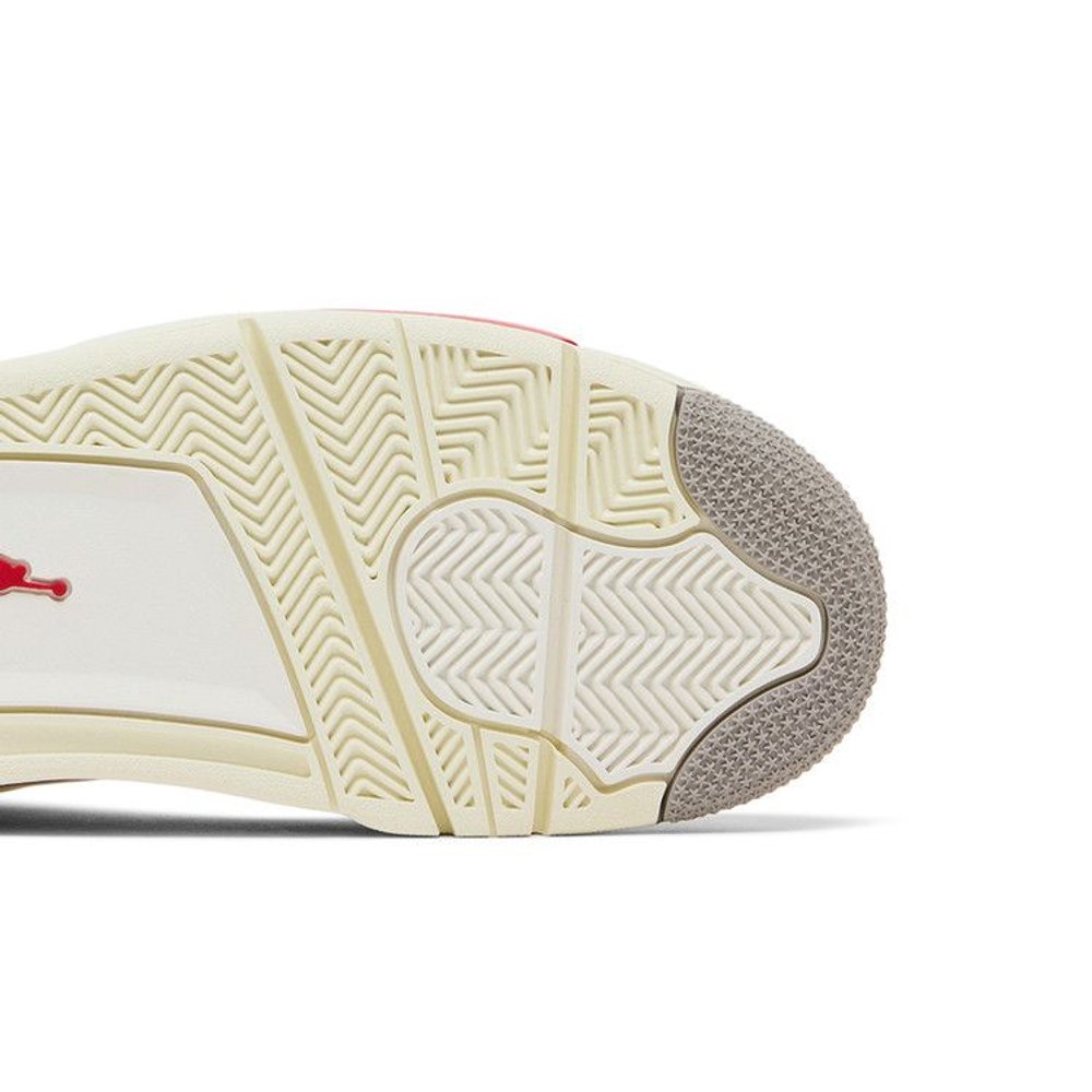 Jordan 4 RM Fire Red – pohled shora | Purekickz
