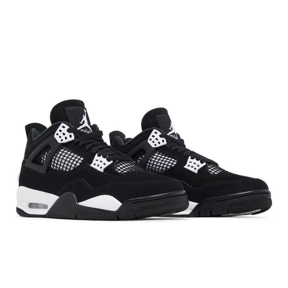 Jordan 4 White Thunder – lifestyle foto | Purekickz