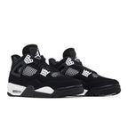 Jordan 4 White Thunder – lifestyle foto | Purekickz