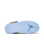 Jordan 5 Retro Wolf Grey (2026) – zadní pohled | Purekickz