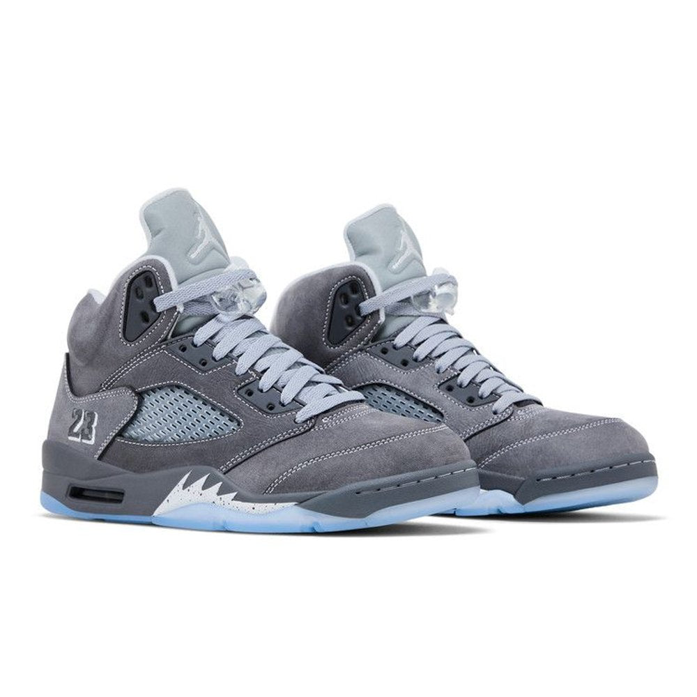 Jordan 5 Retro Wolf Grey (2026) – lifestyle foto | Purekickz