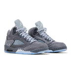 Jordan 5 Retro Wolf Grey (2026) – lifestyle foto | Purekickz