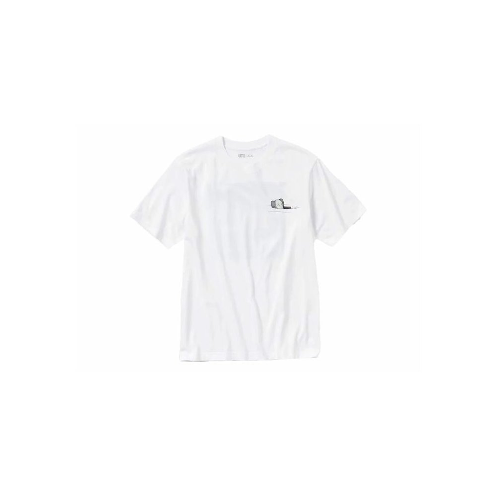 KAWS x Uniqlo UT Short Sleeve Artbook Cover T-shirt White – boční pohled | Purekickz