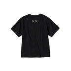 KAWS x Uniqlo UT Short Sleeve Graphic T-shirt Black – boční pohled | Purekickz