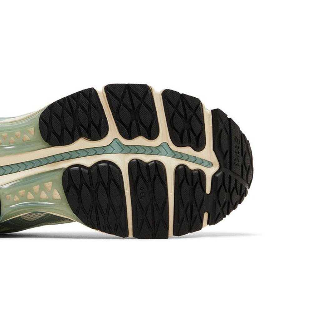 Kith x ASICS Gel Kayano 12.1 'Cream Sage' – pohled shora | Purekickz