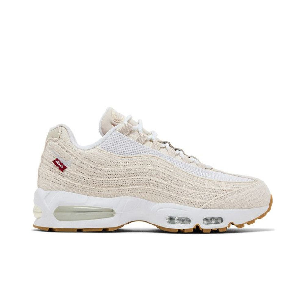 Levi's x Nike Air Max 95 OG 'Light Orewood Brown' – boční pohled | Purekickz