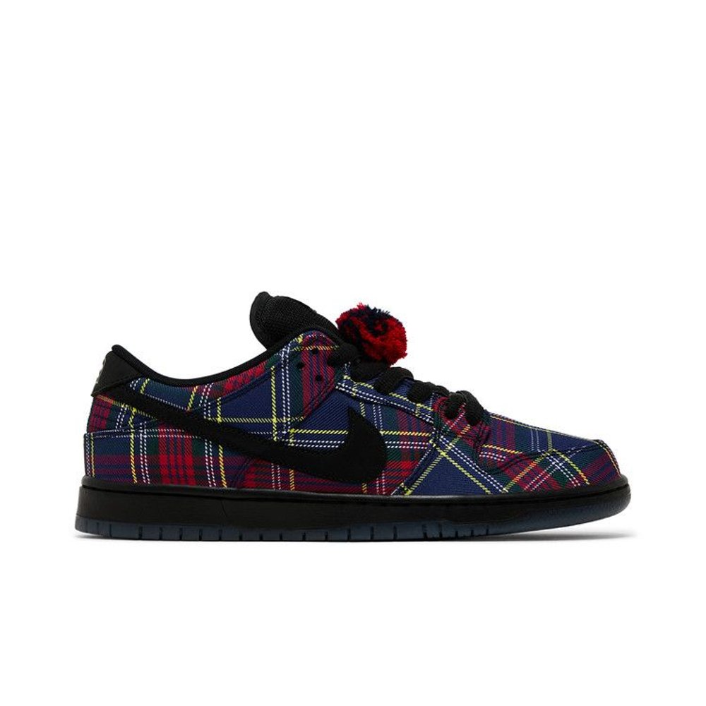 Nardwuar x Nike Dunk Low SB 'Tam O' Shanter Hat' – boční pohled | Purekickz