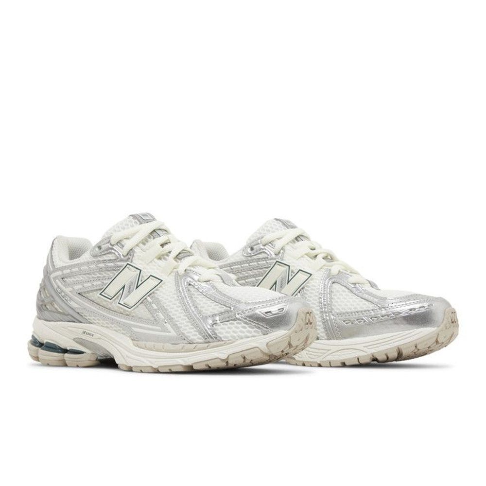 New Balance 1906R argenté/sel de mer – lifestyle foto | Purekickz