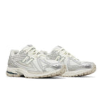 New Balance 1906R argenté/sel de mer – lifestyle foto | Purekickz