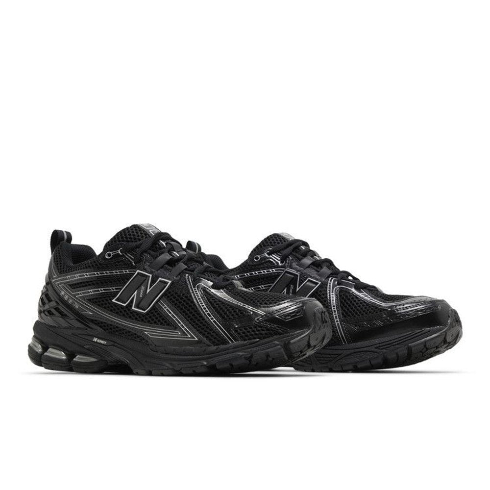 New Balance 1906R Black Grey – lifestyle foto | Purekickz