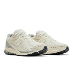 New Balance 1906R Sea Salt Grey – lifestyle foto | Purekickz