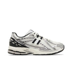 New Balance 1906R Silver Black – boční pohled | Purekickz