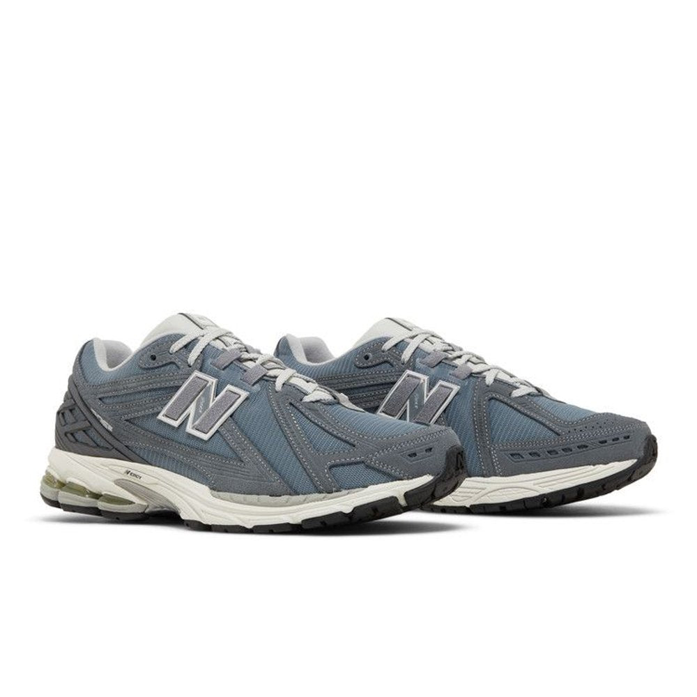 New Balance 1906R Titanium – lifestyle foto | Purekickz